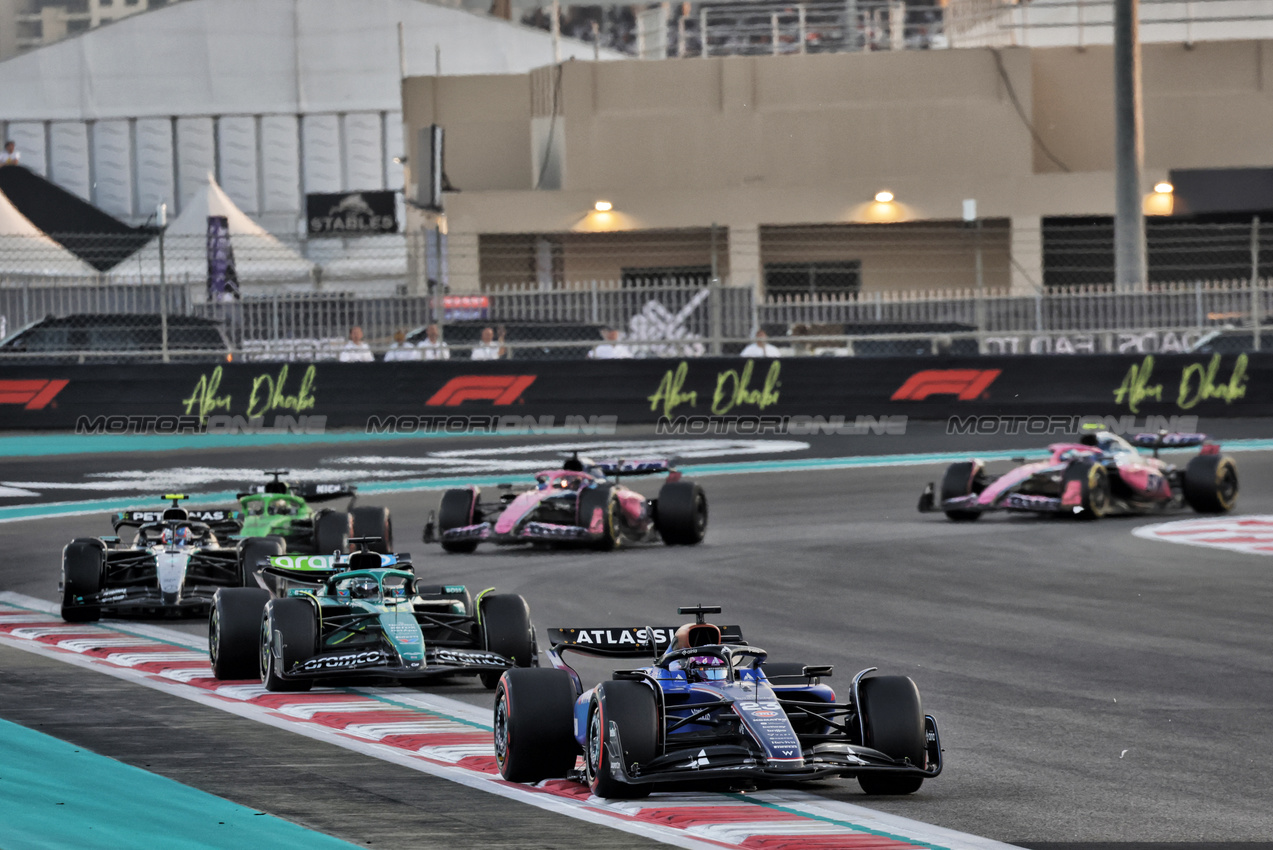 GP ABU DHABI, Alexander Albon (THA) Atlassian Williams Racing FW47.
07.12.2025. Formula 1 World Championship, Rd 24, Abu Dhabi Grand Prix, Yas Marina Circuit, Abu Dhabi, Gara Day.
- www.xpbimages.com, EMail: requests@xpbimages.com © Copyright: Moy / XPB Images