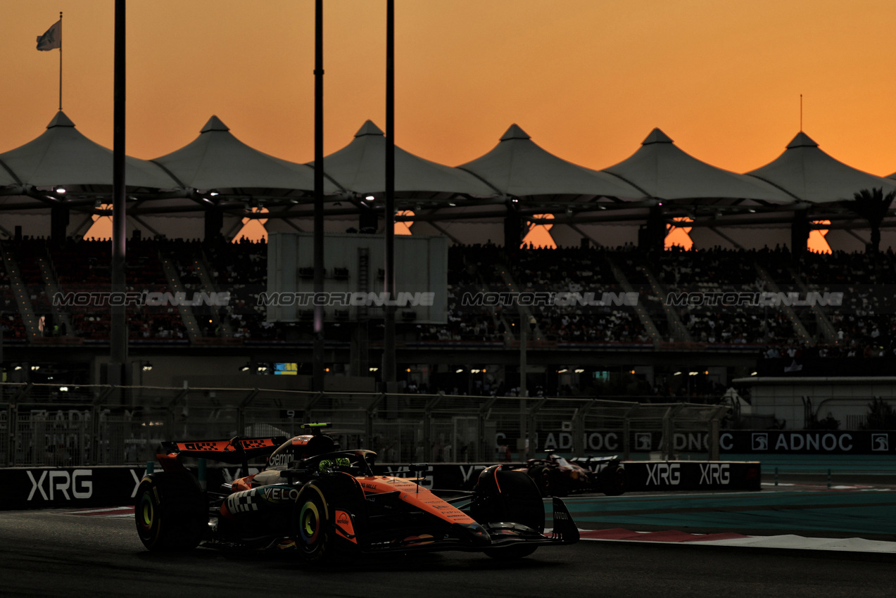 GP ABU DHABI, Lando Norris (GBR) McLaren MCL39.
07.12.2025. Formula 1 World Championship, Rd 24, Abu Dhabi Grand Prix, Yas Marina Circuit, Abu Dhabi, Gara Day.
- www.xpbimages.com, EMail: requests@xpbimages.com © Copyright: Moy / XPB Images
