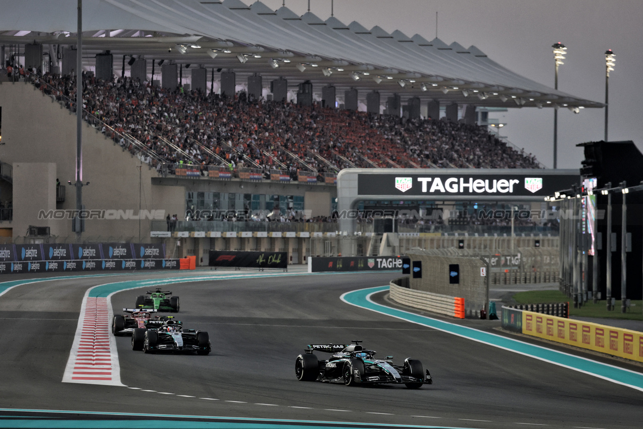 GP ABU DHABI, George Russell (GBR) Mercedes AMG F1 W16.

07.12.2025. Formula 1 World Championship, Rd 24, Abu Dhabi Grand Prix, Yas Marina Circuit, Abu Dhabi, Gara Day.

- www.xpbimages.com, EMail: requests@xpbimages.com © Copyright: Moy / XPB Images