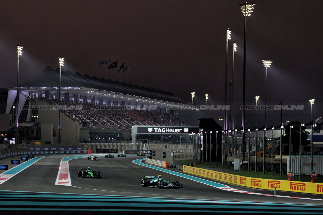 GP ABU DHABI, Fernando Alonso (ESP) Aston Martin F1 Team AMR25.
07.12.2025. Formula 1 World Championship, Rd 24, Abu Dhabi Grand Prix, Yas Marina Circuit, Abu Dhabi, Gara Day.
- www.xpbimages.com, EMail: requests@xpbimages.com © Copyright: Moy / XPB Images