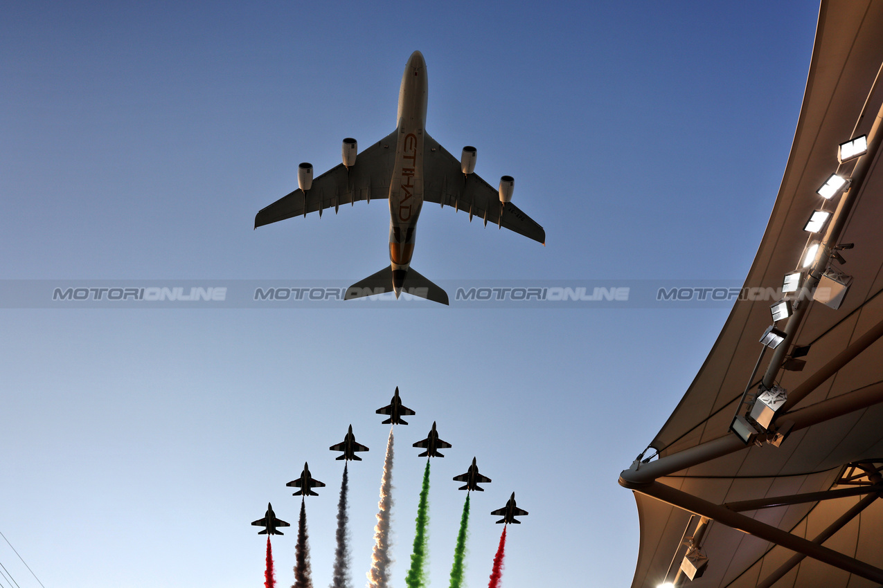 GP ABU DHABI, griglia Atmosfera - air display.
07.12.2025. Formula 1 World Championship, Rd 24, Abu Dhabi Grand Prix, Yas Marina Circuit, Abu Dhabi, Gara Day.
- www.xpbimages.com, EMail: requests@xpbimages.com © Copyright: Moy / XPB Images