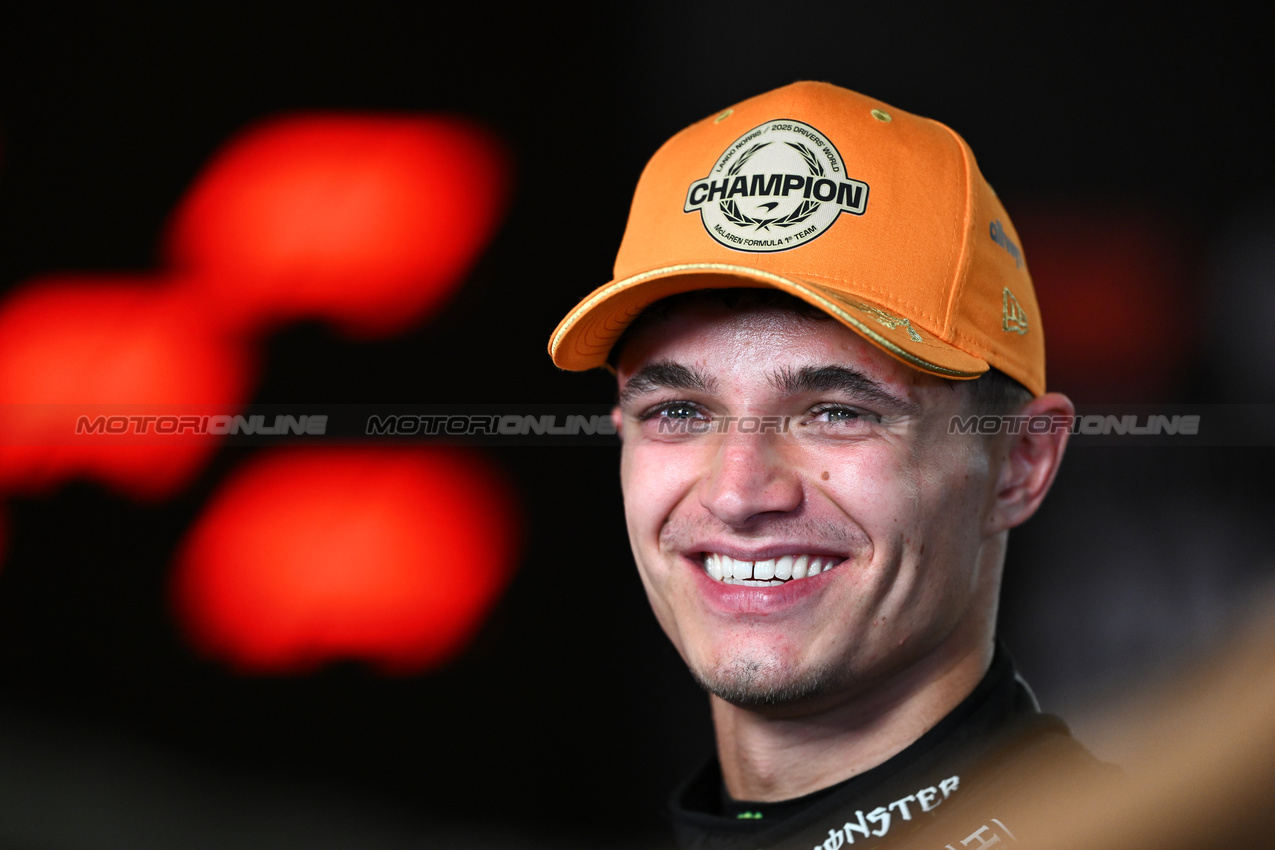 GP ABU DHABI, World Champion Lando Norris (GBR) McLaren.
07.12.2025. Formula 1 World Championship, Rd 24, Abu Dhabi Grand Prix, Yas Marina Circuit, Abu Dhabi, Gara Day.
- www.xpbimages.com, EMail: requests@xpbimages.com © Copyright: Price / XPB Images