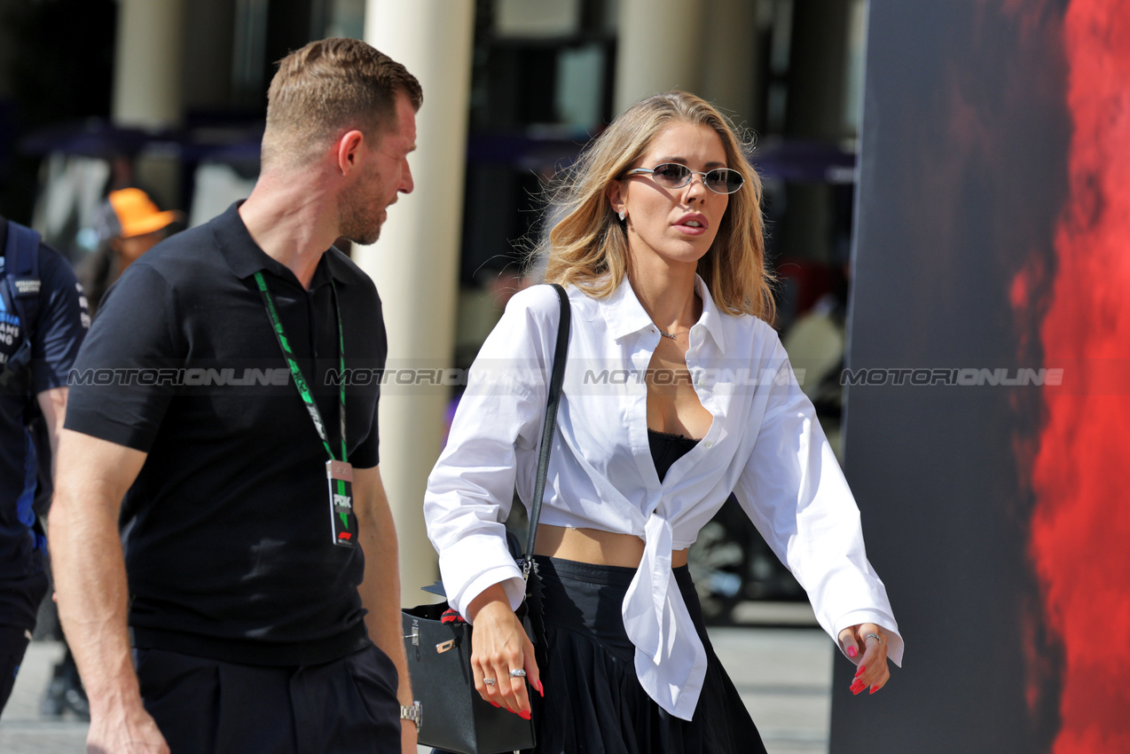 GP ABU DHABI, Guests in the paddock.
07.12.2025. Formula 1 World Championship, Rd 24, Abu Dhabi Grand Prix, Yas Marina Circuit, Abu Dhabi, Gara Day.
- www.xpbimages.com, EMail: requests@xpbimages.com © Copyright: Moy / XPB Images
