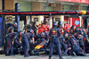 GP ABU DHABI, Max Verstappen (NLD) Red Bull Racing RB21 makes a pit stop.

07.12.2025. Formula 1 World Championship, Rd 24, Abu Dhabi Grand Prix, Yas Marina Circuit, Abu Dhabi, Gara Day.

- www.xpbimages.com, EMail: requests@xpbimages.com © Copyright: Batchelor / XPB Images