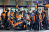 GP ABU DHABI, Oscar Piastri (AUS) McLaren MCL39 makes a pit stop.

07.12.2025. Formula 1 World Championship, Rd 24, Abu Dhabi Grand Prix, Yas Marina Circuit, Abu Dhabi, Gara Day.

- www.xpbimages.com, EMail: requests@xpbimages.com © Copyright: Batchelor / XPB Images