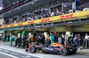 GP ABU DHABI, Yuki Tsunoda (JPN) Red Bull Racing RB21 makes a pit stop.
07.12.2025. Formula 1 World Championship, Rd 24, Abu Dhabi Grand Prix, Yas Marina Circuit, Abu Dhabi, Gara Day.
- www.xpbimages.com, EMail: requests@xpbimages.com © Copyright: Batchelor / XPB Images