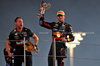 GP ABU DHABI, Gara winner Max Verstappen (NLD) Red Bull Racing celebrates on the podium with Richard Wolverson (GBR) Red Bull Racing Head of Gara Team Operations.
07.12.2025. Formula 1 World Championship, Rd 24, Abu Dhabi Grand Prix, Yas Marina Circuit, Abu Dhabi, Gara Day.
- www.xpbimages.com, EMail: requests@xpbimages.com © Copyright: Charniaux / XPB Images