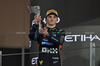 GP ABU DHABI, Oscar Piastri (AUS) McLaren celebrates his second position on the podium.
07.12.2025. Formula 1 World Championship, Rd 24, Abu Dhabi Grand Prix, Yas Marina Circuit, Abu Dhabi, Gara Day.
- www.xpbimages.com, EMail: requests@xpbimages.com © Copyright: Moy / XPB Images