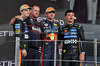 GP ABU DHABI, The podium (L to R): Oscar Piastri (AUS) McLaren, second; Richard Wolverson (GBR) Red Bull Racing Head of Gara Team Operations; Max Verstappen (NLD) Red Bull Racing, vincitore; Lando Norris (GBR) McLaren, third.

07.12.2025. Formula 1 World Championship, Rd 24, Abu Dhabi Grand Prix, Yas Marina Circuit, Abu Dhabi, Gara Day.

- www.xpbimages.com, EMail: requests@xpbimages.com © Copyright: Moy / XPB Images