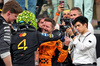 GP ABU DHABI, Third placed World Champion Lando Norris (GBR) McLaren celebrates with the team in parc ferme.

07.12.2025. Formula 1 World Championship, Rd 24, Abu Dhabi Grand Prix, Yas Marina Circuit, Abu Dhabi, Gara Day.

- www.xpbimages.com, EMail: requests@xpbimages.com © Copyright: Bearne / XPB Images
