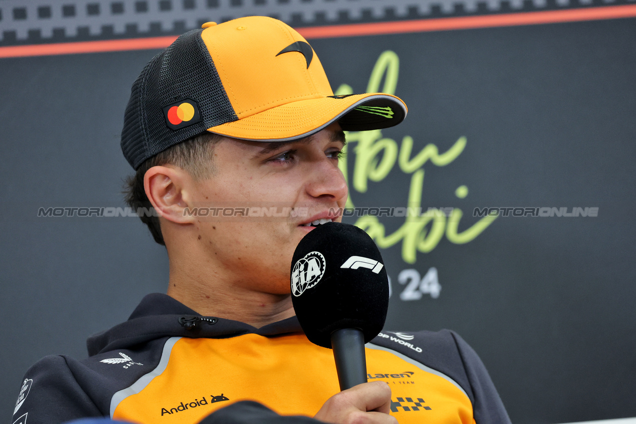 GP ABU DHABI, Lando Norris (GBR) McLaren in the FIA Press Conference.

04.12.2025. Formula 1 World Championship, Rd 24, Abu Dhabi Grand Prix, Yas Marina Circuit, Abu Dhabi, Preparation Day.

- www.xpbimages.com, EMail: requests@xpbimages.com © Copyright: Bearne / XPB Images