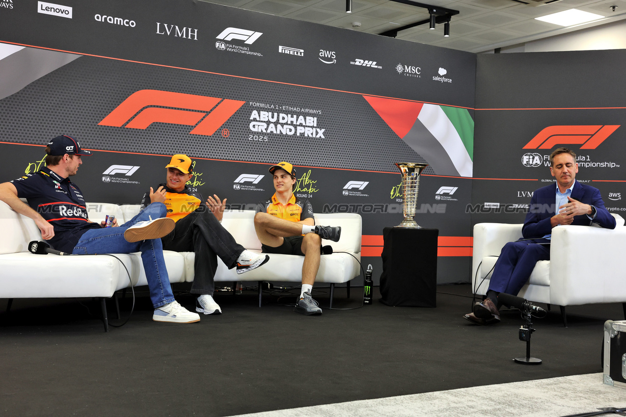 GP ABU DHABI, (L to R): Max Verstappen (NLD) Red Bull Racing; Lando Norris (GBR) McLaren; Oscar Piastri (AUS) McLaren; e Tom Clarkson (GBR) Journalist, in the FIA Press Conference.

04.12.2025. Formula 1 World Championship, Rd 24, Abu Dhabi Grand Prix, Yas Marina Circuit, Abu Dhabi, Preparation Day.

- www.xpbimages.com, EMail: requests@xpbimages.com © Copyright: Bearne / XPB Images
