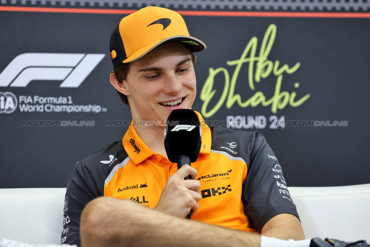 GP ABU DHABI, Oscar Piastri (AUS) McLaren in the FIA Press Conference.

04.12.2025. Formula 1 World Championship, Rd 24, Abu Dhabi Grand Prix, Yas Marina Circuit, Abu Dhabi, Preparation Day.

- www.xpbimages.com, EMail: requests@xpbimages.com © Copyright: Bearne / XPB Images