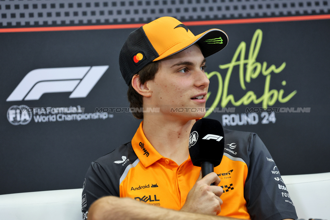 GP ABU DHABI, Oscar Piastri (AUS) McLaren in the FIA Press Conference.

04.12.2025. Formula 1 World Championship, Rd 24, Abu Dhabi Grand Prix, Yas Marina Circuit, Abu Dhabi, Preparation Day.

- www.xpbimages.com, EMail: requests@xpbimages.com © Copyright: Bearne / XPB Images