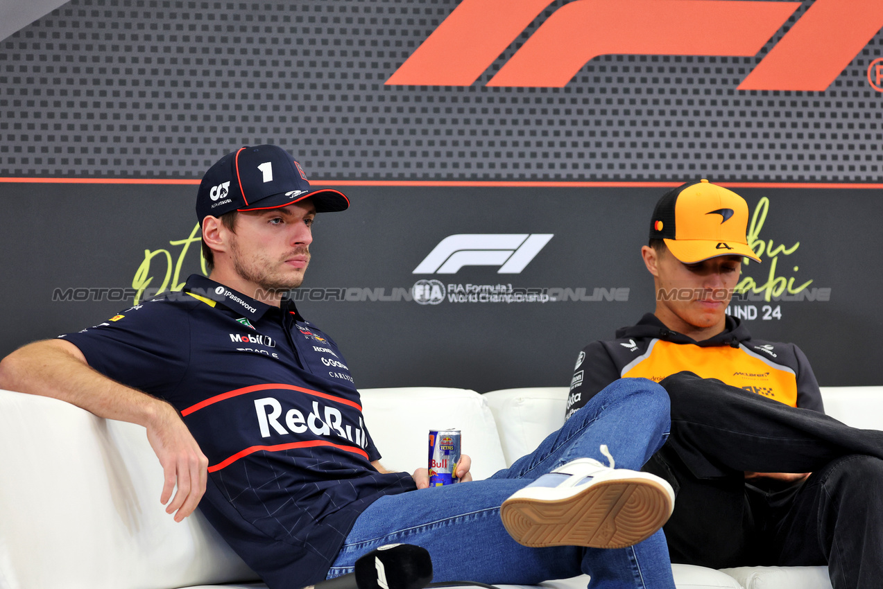 GP ABU DHABI, (L to R): Max Verstappen (NLD) Red Bull Racing e Lando Norris (GBR) McLaren in the FIA Press Conference.

04.12.2025. Formula 1 World Championship, Rd 24, Abu Dhabi Grand Prix, Yas Marina Circuit, Abu Dhabi, Preparation Day.

- www.xpbimages.com, EMail: requests@xpbimages.com © Copyright: Bearne / XPB Images