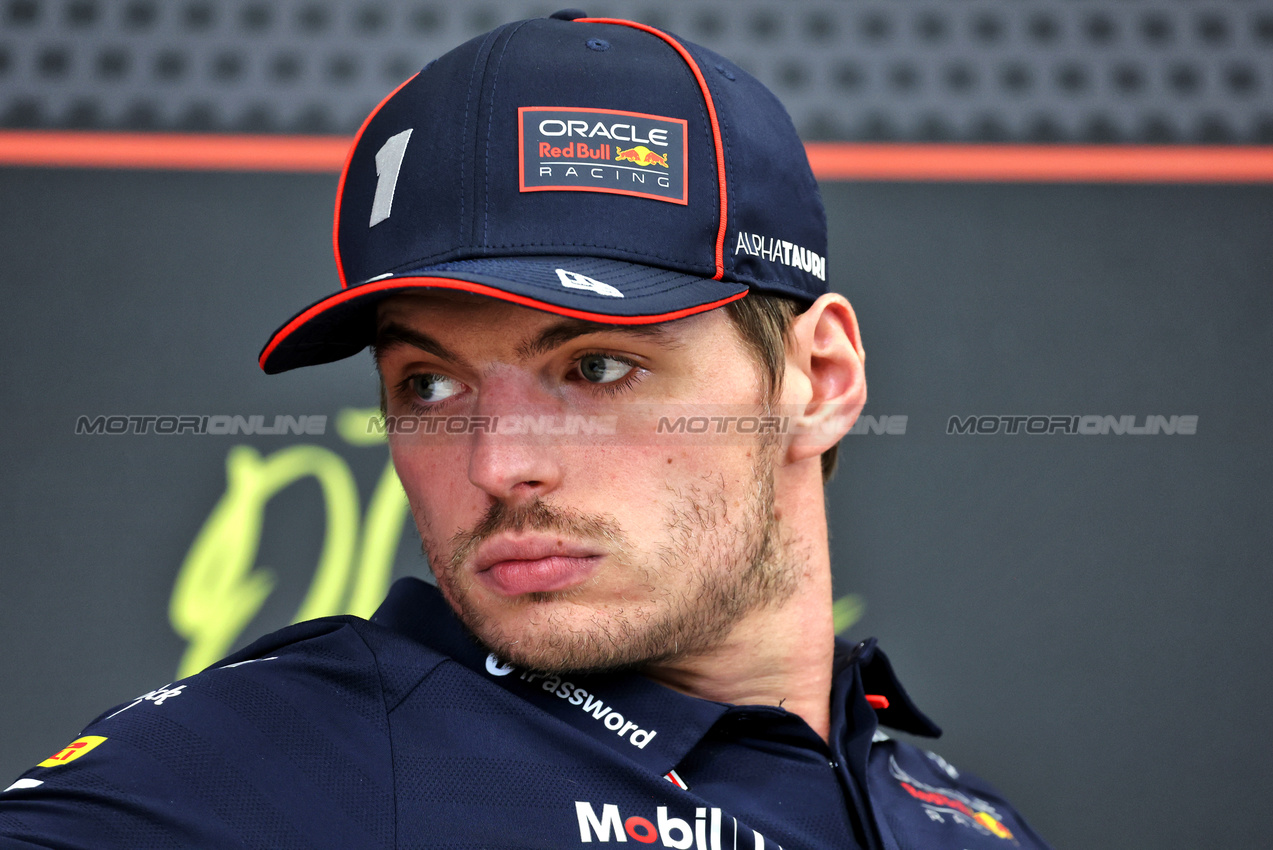 GP ABU DHABI, Max Verstappen (NLD) Red Bull Racing in the FIA Press Conference.

04.12.2025. Formula 1 World Championship, Rd 24, Abu Dhabi Grand Prix, Yas Marina Circuit, Abu Dhabi, Preparation Day.

- www.xpbimages.com, EMail: requests@xpbimages.com © Copyright: Bearne / XPB Images