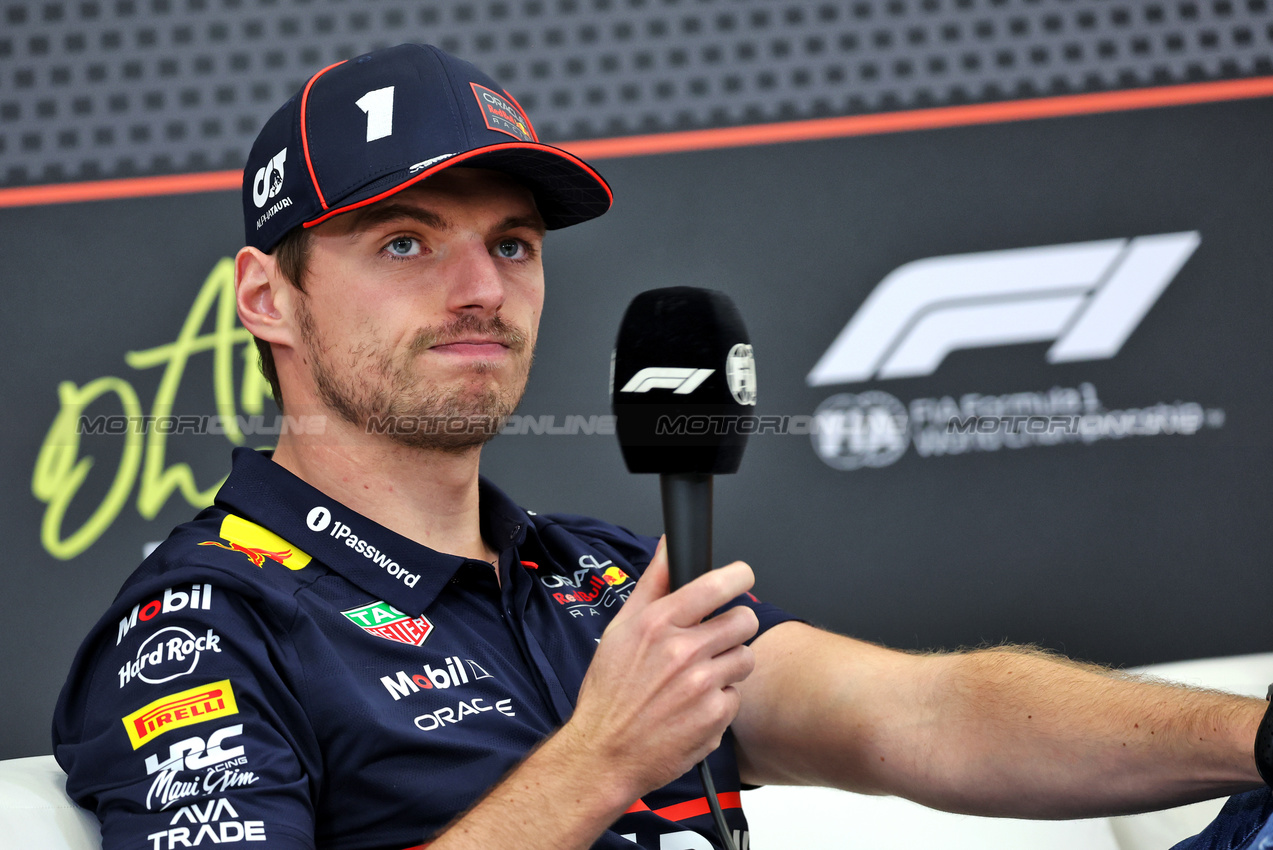 GP ABU DHABI, Max Verstappen (NLD) Red Bull Racing in the FIA Press Conference.

04.12.2025. Formula 1 World Championship, Rd 24, Abu Dhabi Grand Prix, Yas Marina Circuit, Abu Dhabi, Preparation Day.

- www.xpbimages.com, EMail: requests@xpbimages.com © Copyright: Bearne / XPB Images