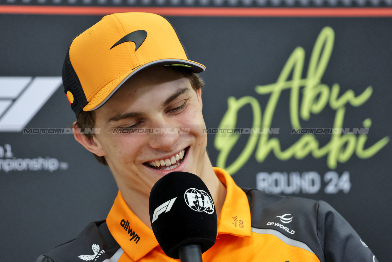 GP ABU DHABI, Oscar Piastri (AUS) McLaren in the FIA Press Conference.
04.12.2025. Formula 1 World Championship, Rd 24, Abu Dhabi Grand Prix, Yas Marina Circuit, Abu Dhabi, Preparation Day.
- www.xpbimages.com, EMail: requests@xpbimages.com © Copyright: Bearne / XPB Images