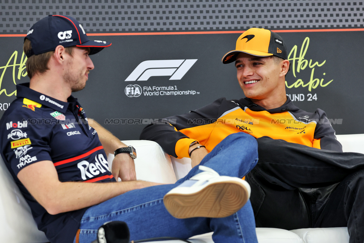 GP ABU DHABI, (L to R): Max Verstappen (NLD) Red Bull Racing e Lando Norris (GBR) McLaren in the FIA Press Conference.
04.12.2025. Formula 1 World Championship, Rd 24, Abu Dhabi Grand Prix, Yas Marina Circuit, Abu Dhabi, Preparation Day.
- www.xpbimages.com, EMail: requests@xpbimages.com © Copyright: Bearne / XPB Images