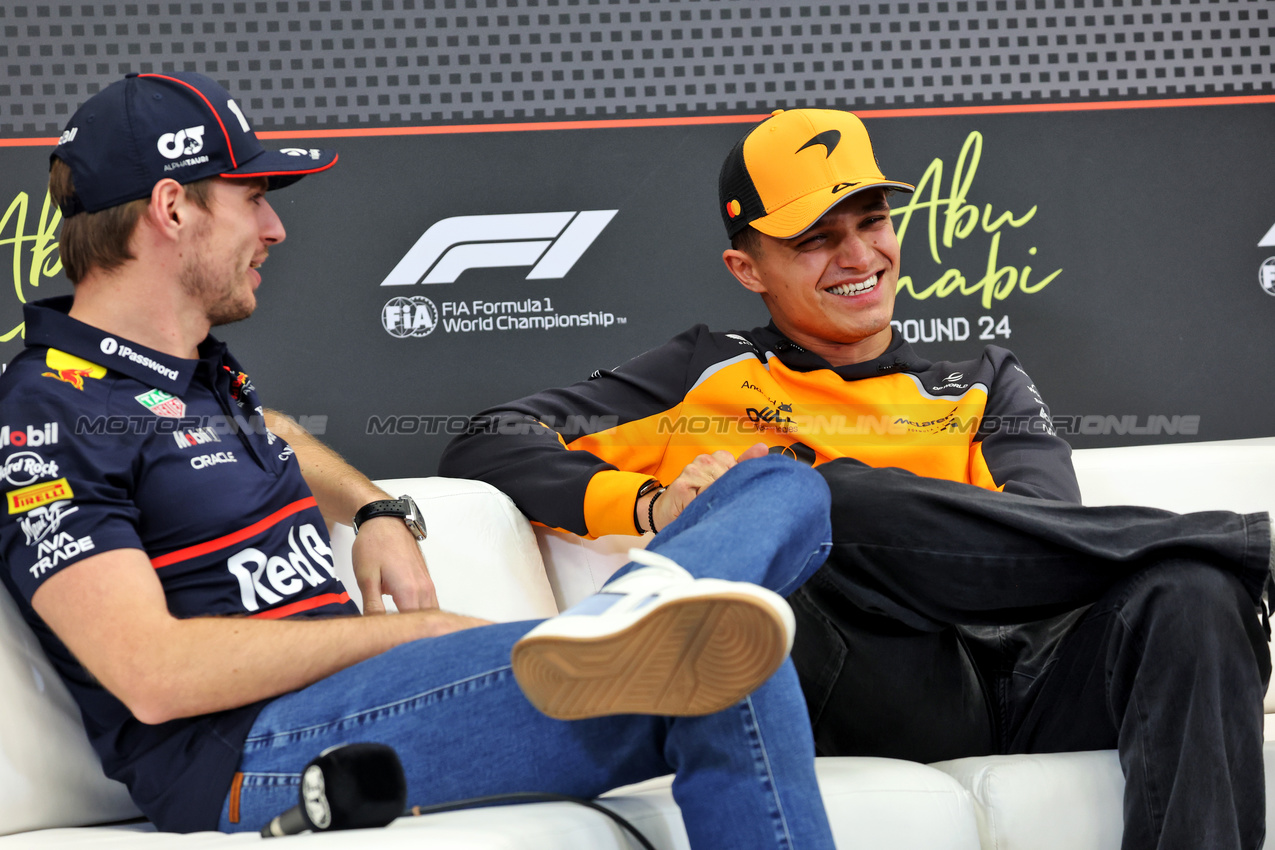 GP ABU DHABI, (L to R): Max Verstappen (NLD) Red Bull Racing e Lando Norris (GBR) McLaren in the FIA Press Conference.

04.12.2025. Formula 1 World Championship, Rd 24, Abu Dhabi Grand Prix, Yas Marina Circuit, Abu Dhabi, Preparation Day.

- www.xpbimages.com, EMail: requests@xpbimages.com © Copyright: Bearne / XPB Images