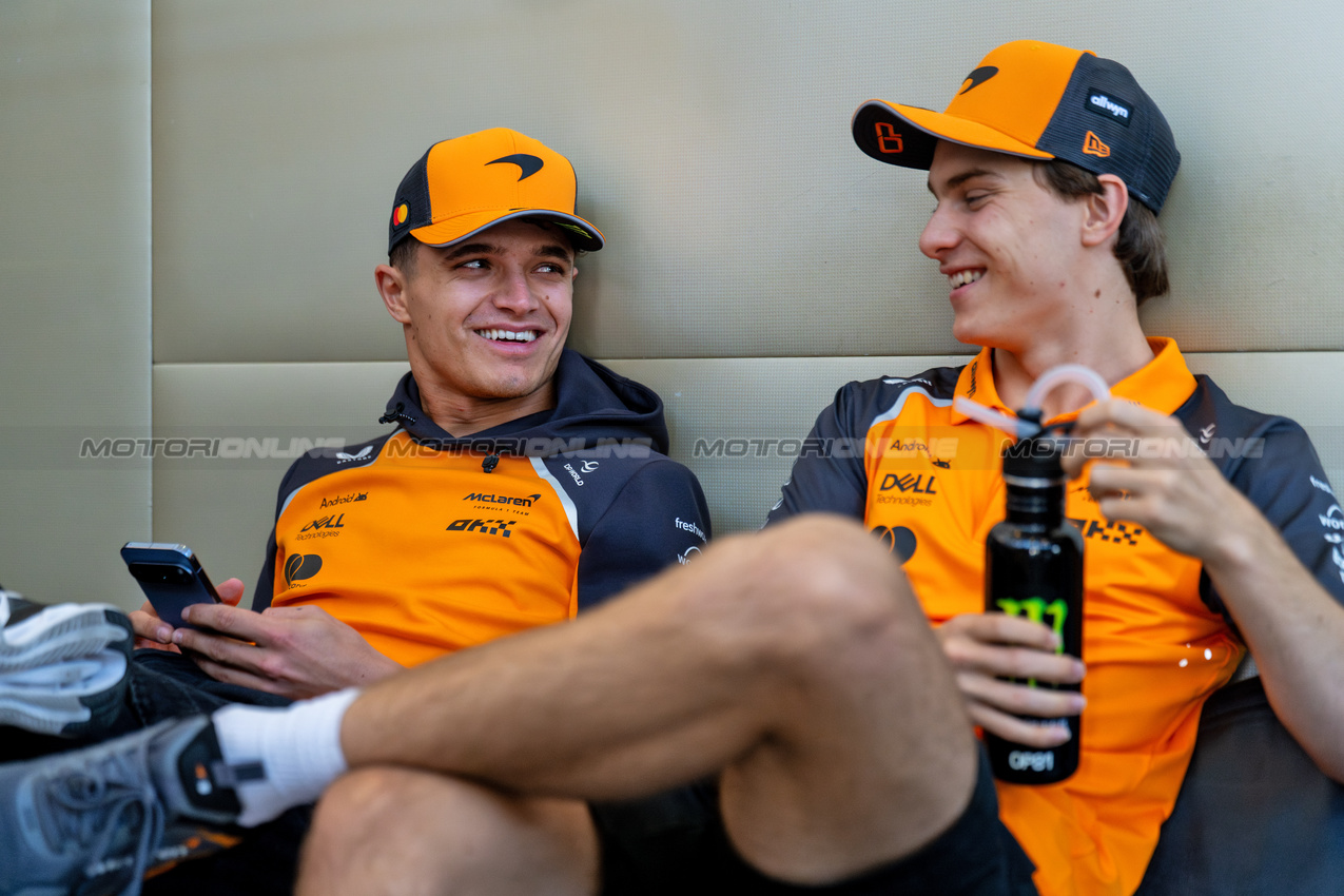 GP ABU DHABI, (L to R): Lando Norris (GBR) McLaren with team mate Oscar Piastri (AUS) McLaren.

04.12.2025. Formula 1 World Championship, Rd 24, Abu Dhabi Grand Prix, Yas Marina Circuit, Abu Dhabi, Preparation Day.

- www.xpbimages.com, EMail: requests@xpbimages.com © Copyright: Price	/ XPB Images