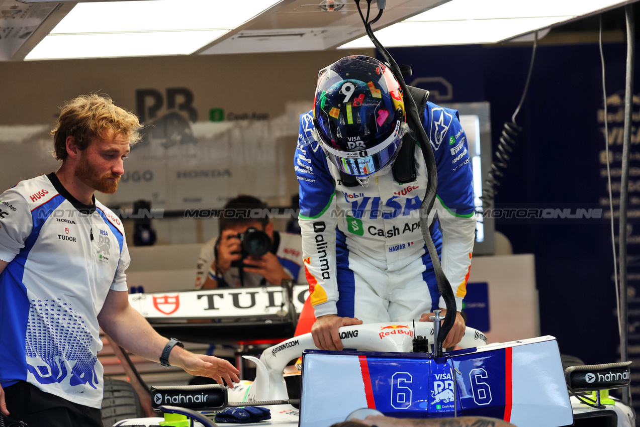 GP ABU DHABI, Isack Hadjar (FRA) Racing Bulls VCARB 02.

04.12.2025. Formula 1 World Championship, Rd 24, Abu Dhabi Grand Prix, Yas Marina Circuit, Abu Dhabi, Preparation Day.

- www.xpbimages.com, EMail: requests@xpbimages.com © Copyright: Bearne / XPB Images