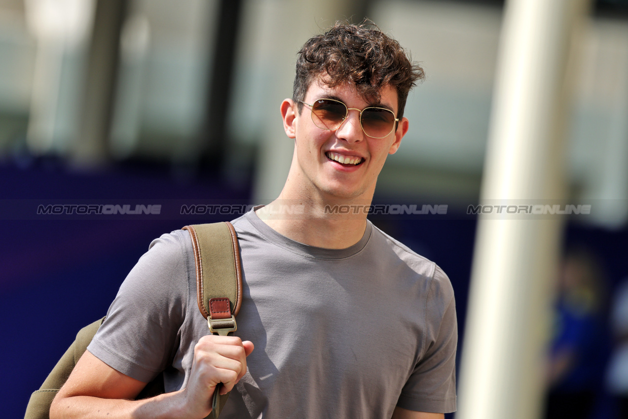 GP ABU DHABI, Oliver Bearman (GBR) Haas F1 Team.

04.12.2025. Formula 1 World Championship, Rd 24, Abu Dhabi Grand Prix, Yas Marina Circuit, Abu Dhabi, Preparation Day.

- www.xpbimages.com, EMail: requests@xpbimages.com © Copyright: Moy / XPB Images
