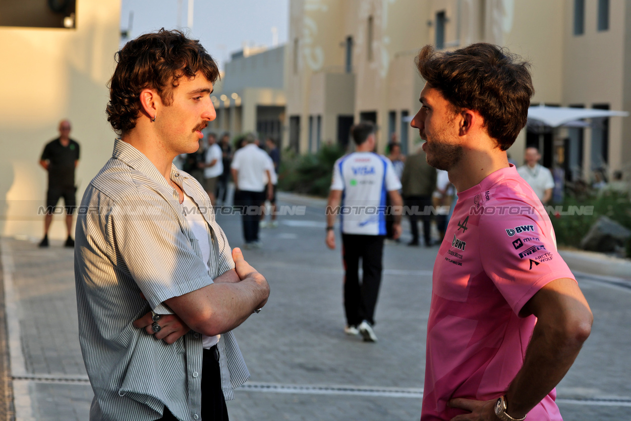 GP ABU DHABI, (L to R): Benson Boone (USA) Singer with Pierre Gasly (FRA) Alpine F1 Team.

04.12.2025. Formula 1 World Championship, Rd 24, Abu Dhabi Grand Prix, Yas Marina Circuit, Abu Dhabi, Preparation Day.

- www.xpbimages.com, EMail: requests@xpbimages.com © Copyright: Moy / XPB Images