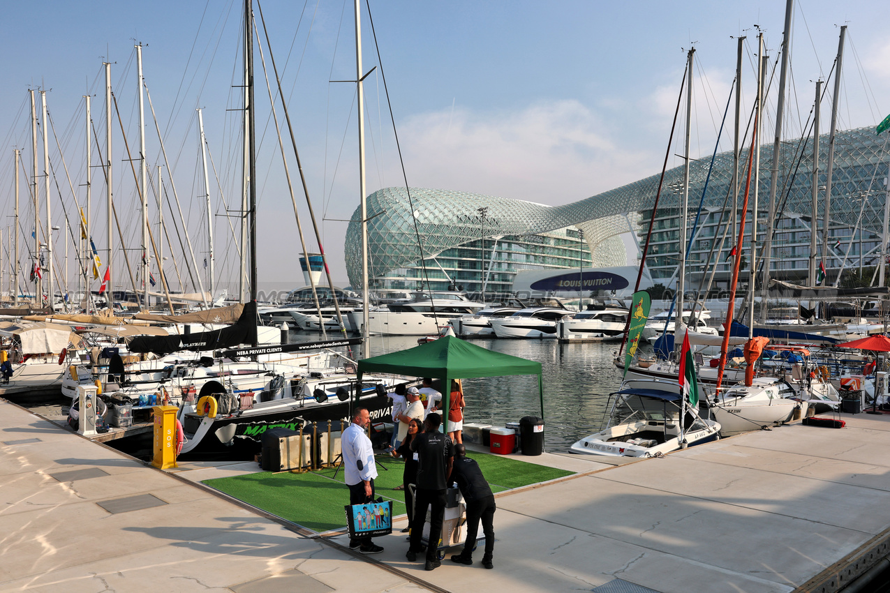 GP ABU DHABI, Circuit Atmosfera - the Yas Marina Harbour.
04.12.2025. Formula 1 World Championship, Rd 24, Abu Dhabi Grand Prix, Yas Marina Circuit, Abu Dhabi, Preparation Day.
- www.xpbimages.com, EMail: requests@xpbimages.com © Copyright: Moy / XPB Images