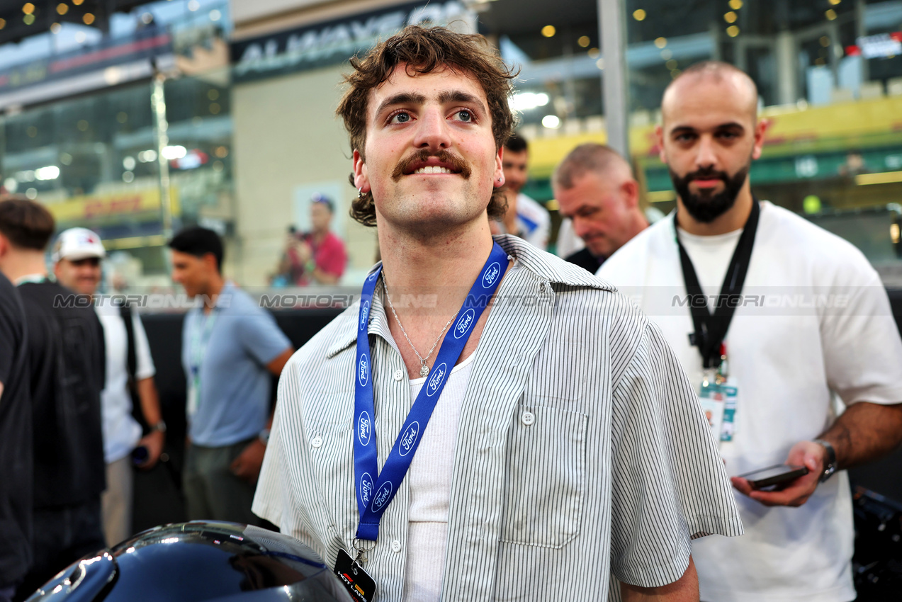 GP ABU DHABI, Benson Boone (USA) Singer - Pirelli Hot Laps.
04.12.2025. Formula 1 World Championship, Rd 24, Abu Dhabi Grand Prix, Yas Marina Circuit, Abu Dhabi, Preparation Day.
- www.xpbimages.com, EMail: requests@xpbimages.com © Copyright: Bearne / XPB Images