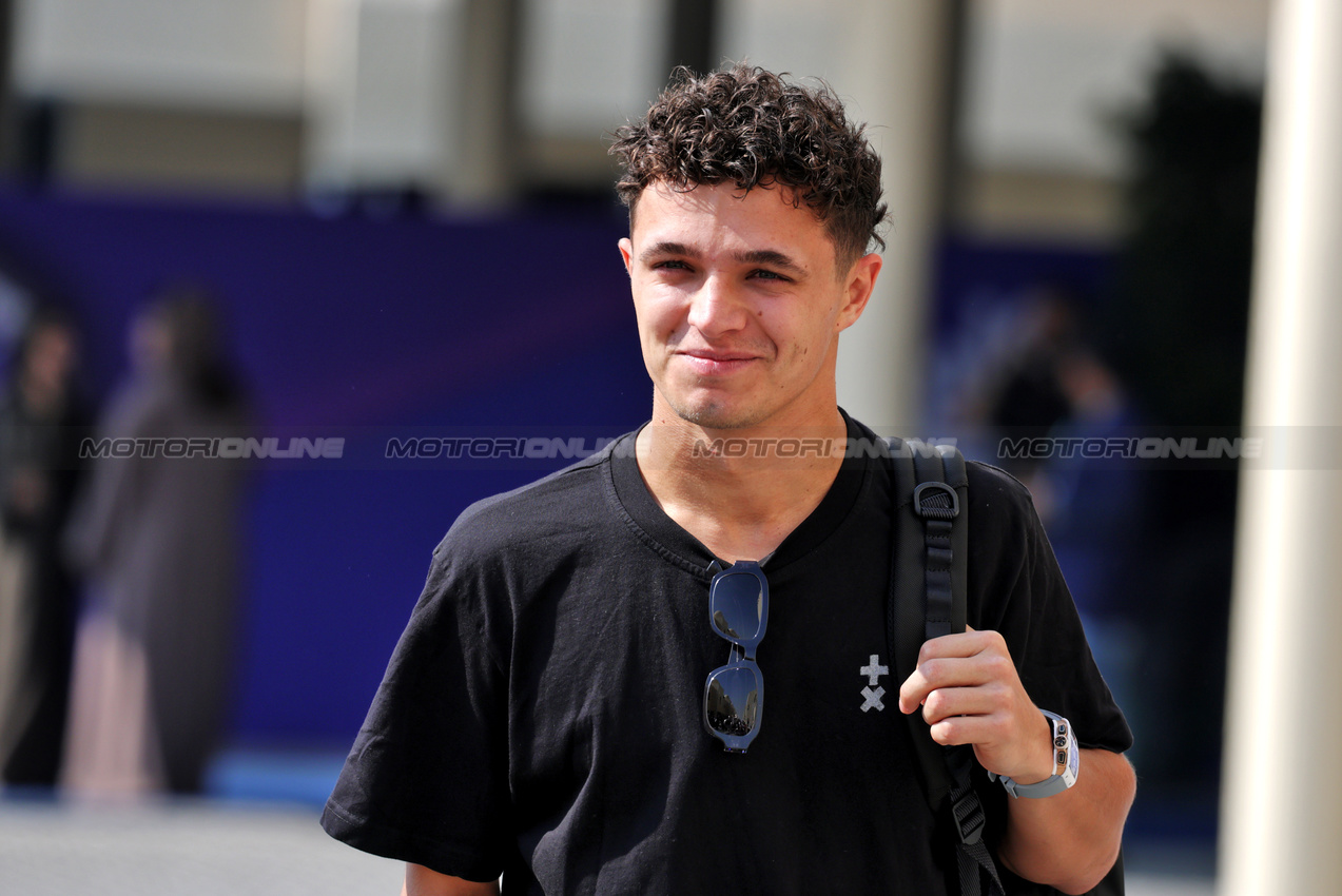 GP ABU DHABI, Lando Norris (GBR) McLaren.

04.12.2025. Formula 1 World Championship, Rd 24, Abu Dhabi Grand Prix, Yas Marina Circuit, Abu Dhabi, Preparation Day.

- www.xpbimages.com, EMail: requests@xpbimages.com © Copyright: Moy / XPB Images