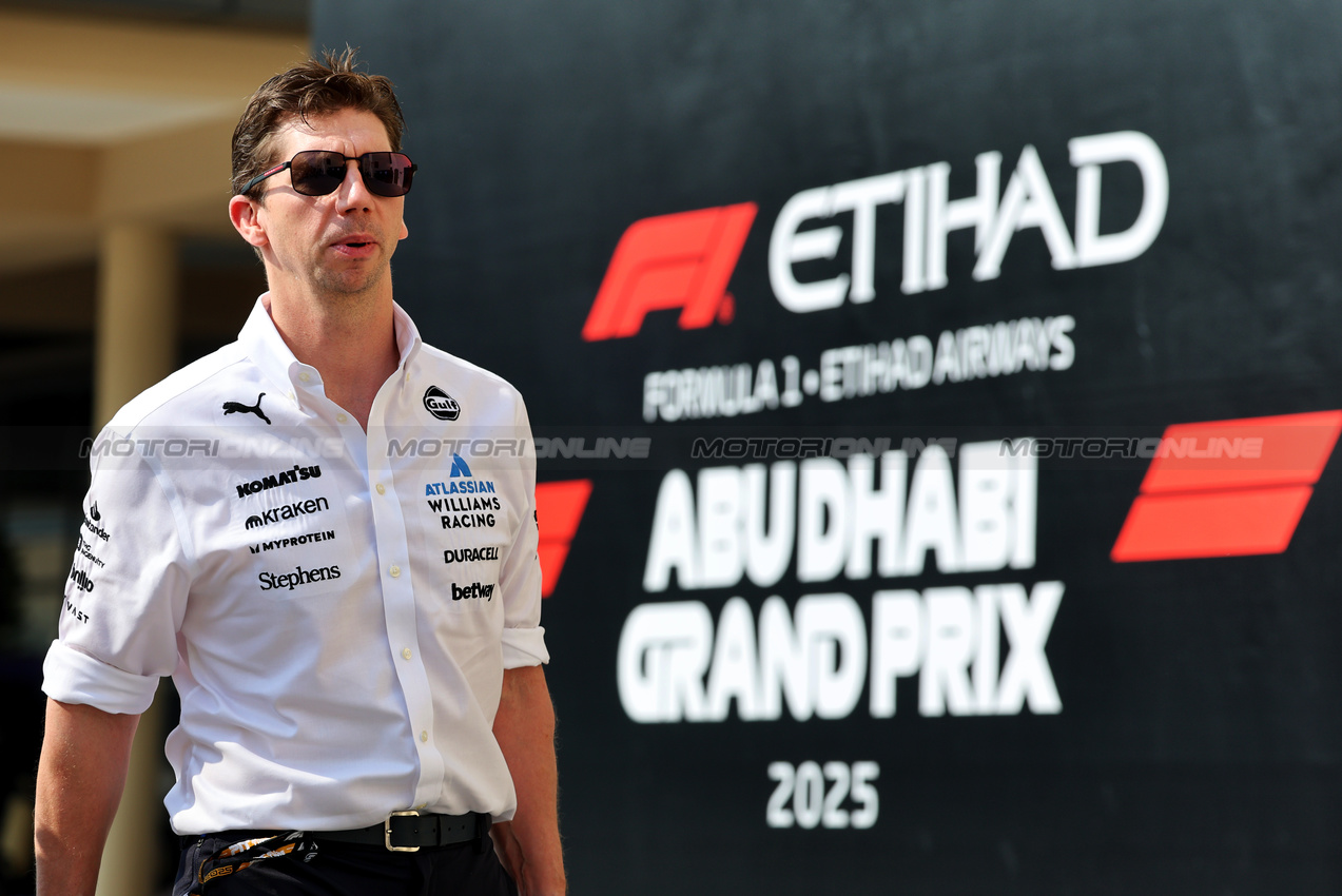 GP ABU DHABI, James Vowles (GBR) Atlassian Williams Racing Team Principal.
04.12.2025. Formula 1 World Championship, Rd 24, Abu Dhabi Grand Prix, Yas Marina Circuit, Abu Dhabi, Preparation Day.
- www.xpbimages.com, EMail: requests@xpbimages.com © Copyright: Batchelor / XPB Images