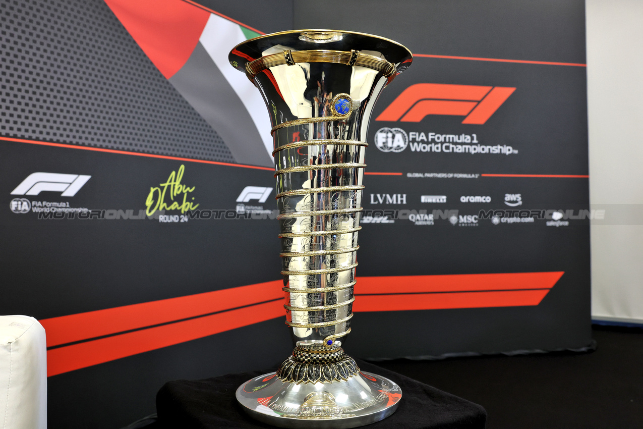 GP ABU DHABI, The World Drivers' Championship Trophy in the FIA Press Conference.
04.12.2025. Formula 1 World Championship, Rd 24, Abu Dhabi Grand Prix, Yas Marina Circuit, Abu Dhabi, Preparation Day.
- www.xpbimages.com, EMail: requests@xpbimages.com © Copyright: Bearne / XPB Images