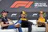 GP ABU DHABI, (L to R): Max Verstappen (NLD) Red Bull Racing; Lando Norris (GBR) McLaren; e Oscar Piastri (AUS) McLaren, in the FIA Press Conference.
04.12.2025. Formula 1 World Championship, Rd 24, Abu Dhabi Grand Prix, Yas Marina Circuit, Abu Dhabi, Preparation Day.
- www.xpbimages.com, EMail: requests@xpbimages.com © Copyright: Bearne / XPB Images