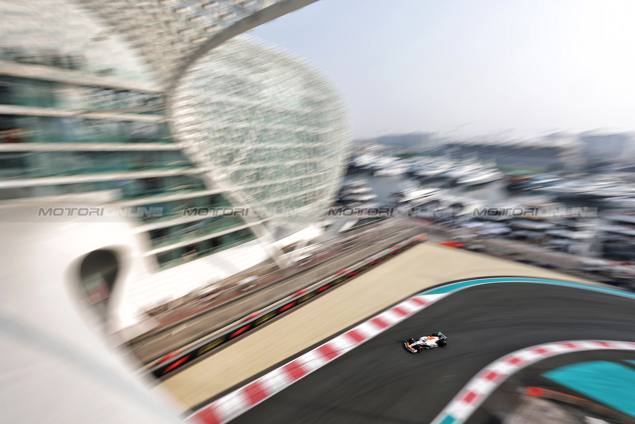 GP ABU DHABI, Liam Lawson (NZL) Racing Bulls VCARB 02.
06.12.2025. Formula 1 World Championship, Rd 24, Abu Dhabi Grand Prix, Yas Marina Circuit, Abu Dhabi, Qualifiche Day.
- www.xpbimages.com, EMail: requests@xpbimages.com © Copyright: Moy / XPB Images