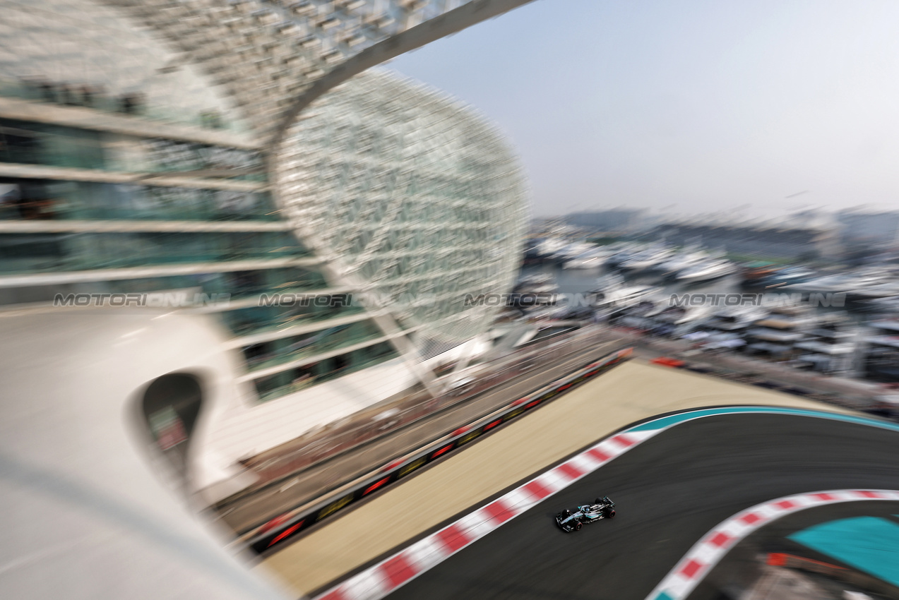 GP ABU DHABI, George Russell (GBR) Mercedes AMG F1 W16.
06.12.2025. Formula 1 World Championship, Rd 24, Abu Dhabi Grand Prix, Yas Marina Circuit, Abu Dhabi, Qualifiche Day.
- www.xpbimages.com, EMail: requests@xpbimages.com © Copyright: Moy / XPB Images