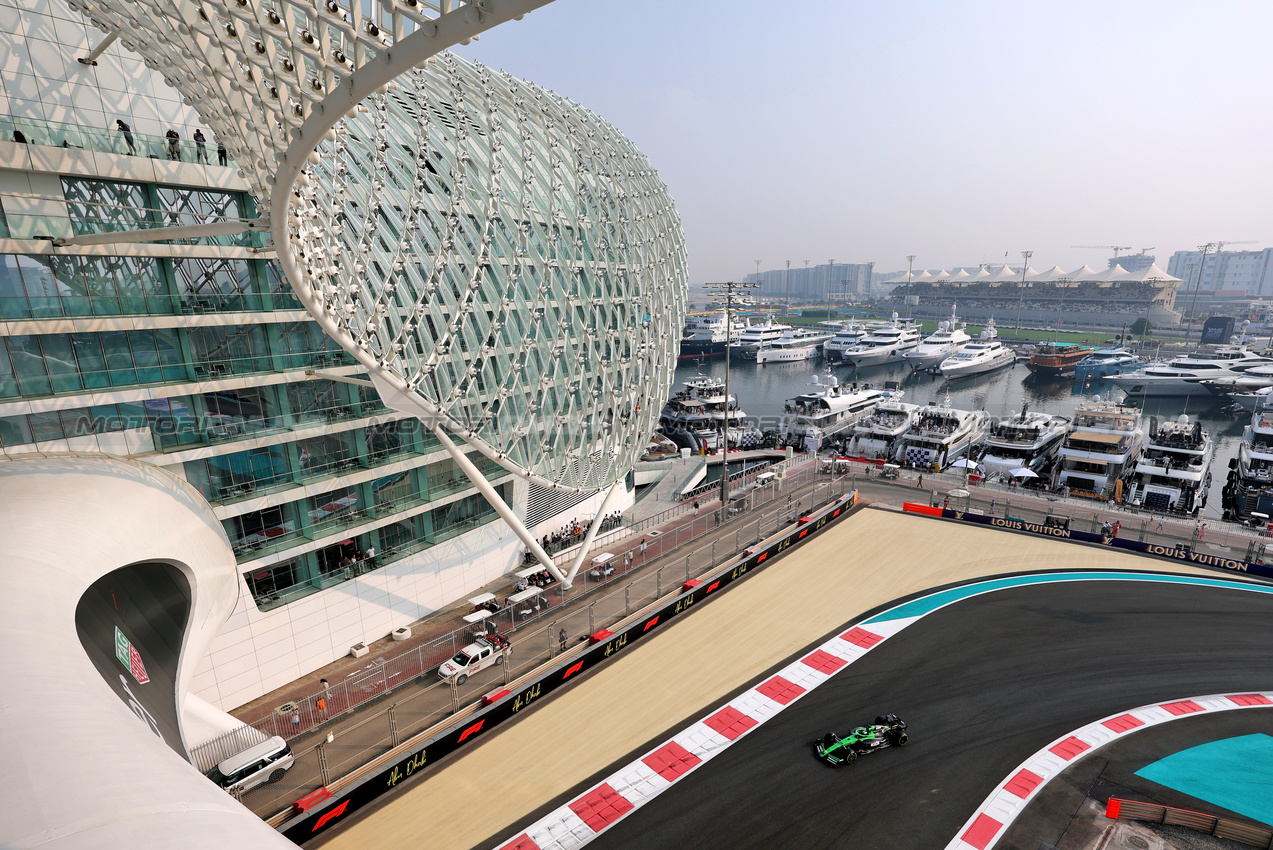 GP ABU DHABI, Nico Hulkenberg (GER) Sauber C45.
06.12.2025. Formula 1 World Championship, Rd 24, Abu Dhabi Grand Prix, Yas Marina Circuit, Abu Dhabi, Qualifiche Day.
- www.xpbimages.com, EMail: requests@xpbimages.com © Copyright: Moy / XPB Images