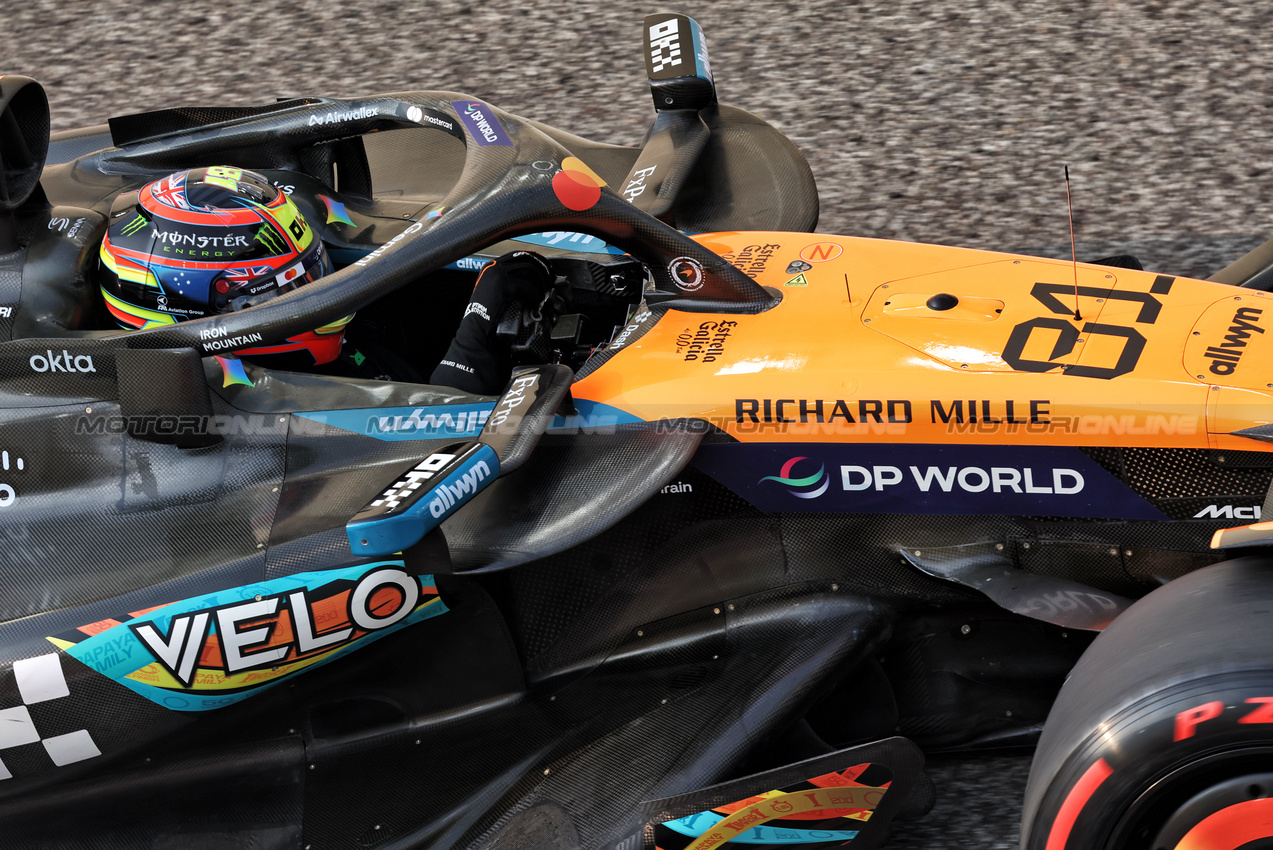 GP ABU DHABI, Oscar Piastri (AUS) McLaren MCL39.
06.12.2025. Formula 1 World Championship, Rd 24, Abu Dhabi Grand Prix, Yas Marina Circuit, Abu Dhabi, Qualifiche Day.
- www.xpbimages.com, EMail: requests@xpbimages.com © Copyright: Bearne / XPB Images