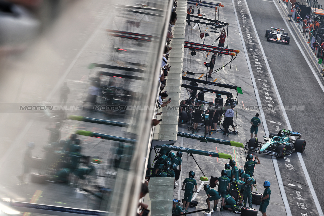 GP ABU DHABI, Lance Stroll (CDN) Aston Martin F1 Team AMR25 in the pits.

06.12.2025. Formula 1 World Championship, Rd 24, Abu Dhabi Grand Prix, Yas Marina Circuit, Abu Dhabi, Qualifiche Day.

- www.xpbimages.com, EMail: requests@xpbimages.com © Copyright: Bearne / XPB Images