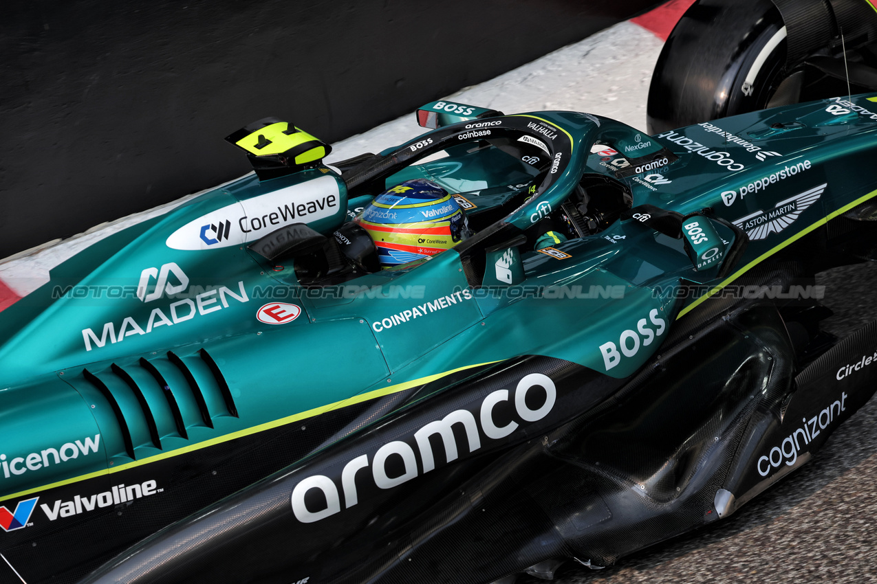 GP ABU DHABI, Fernando Alonso (ESP) Aston Martin F1 Team AMR25.
06.12.2025. Formula 1 World Championship, Rd 24, Abu Dhabi Grand Prix, Yas Marina Circuit, Abu Dhabi, Qualifiche Day.
- www.xpbimages.com, EMail: requests@xpbimages.com © Copyright: Bearne / XPB Images