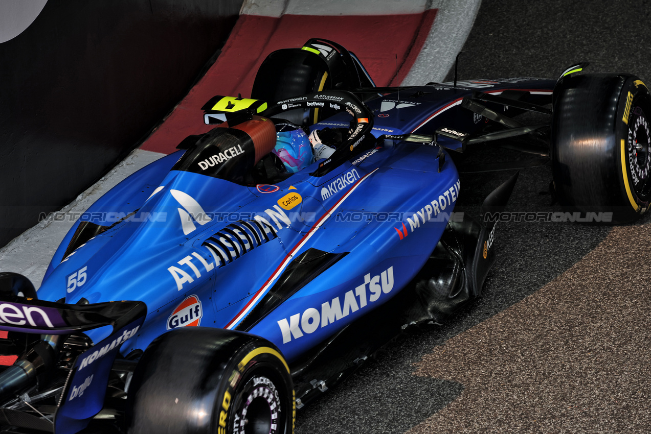 GP ABU DHABI, Carlos Sainz (ESP) Atlassian Williams Racing FW47.
06.12.2025. Formula 1 World Championship, Rd 24, Abu Dhabi Grand Prix, Yas Marina Circuit, Abu Dhabi, Qualifiche Day.
- www.xpbimages.com, EMail: requests@xpbimages.com © Copyright: Bearne / XPB Images