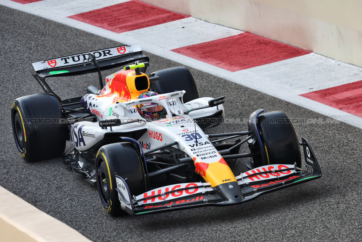 GP ABU DHABI, Liam Lawson (NZL) Racing Bulls VCARB 02.
06.12.2025. Formula 1 World Championship, Rd 24, Abu Dhabi Grand Prix, Yas Marina Circuit, Abu Dhabi, Qualifiche Day.
- www.xpbimages.com, EMail: requests@xpbimages.com © Copyright: Bearne / XPB Images