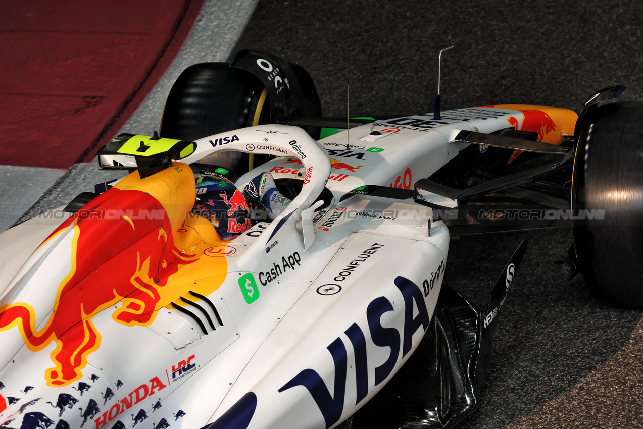 GP ABU DHABI, Liam Lawson (NZL) Racing Bulls VCARB 02.
06.12.2025. Formula 1 World Championship, Rd 24, Abu Dhabi Grand Prix, Yas Marina Circuit, Abu Dhabi, Qualifiche Day.
- www.xpbimages.com, EMail: requests@xpbimages.com © Copyright: Bearne / XPB Images