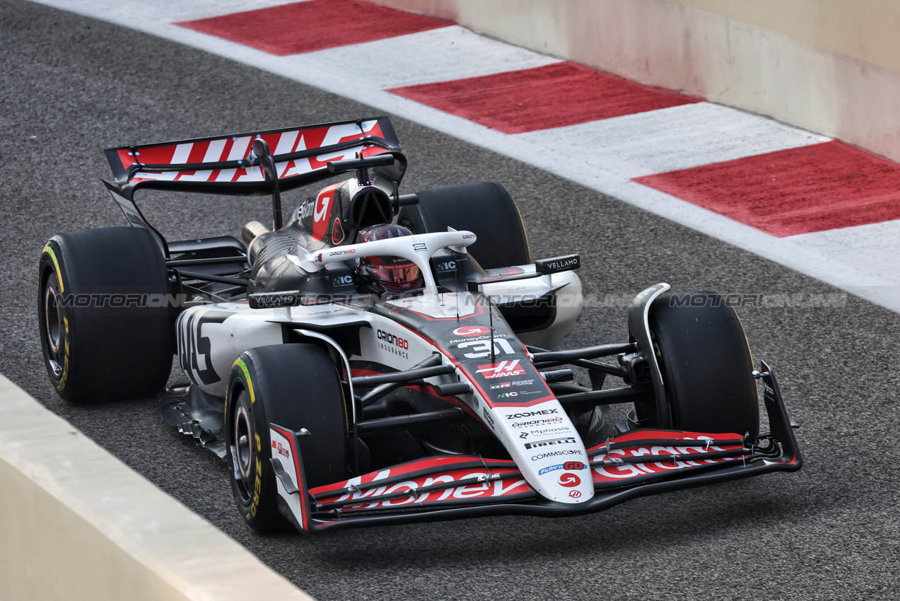 GP ABU DHABI, Esteban Ocon (FRA) Haas VF-25.

06.12.2025. Formula 1 World Championship, Rd 24, Abu Dhabi Grand Prix, Yas Marina Circuit, Abu Dhabi, Qualifiche Day.

- www.xpbimages.com, EMail: requests@xpbimages.com © Copyright: Bearne / XPB Images