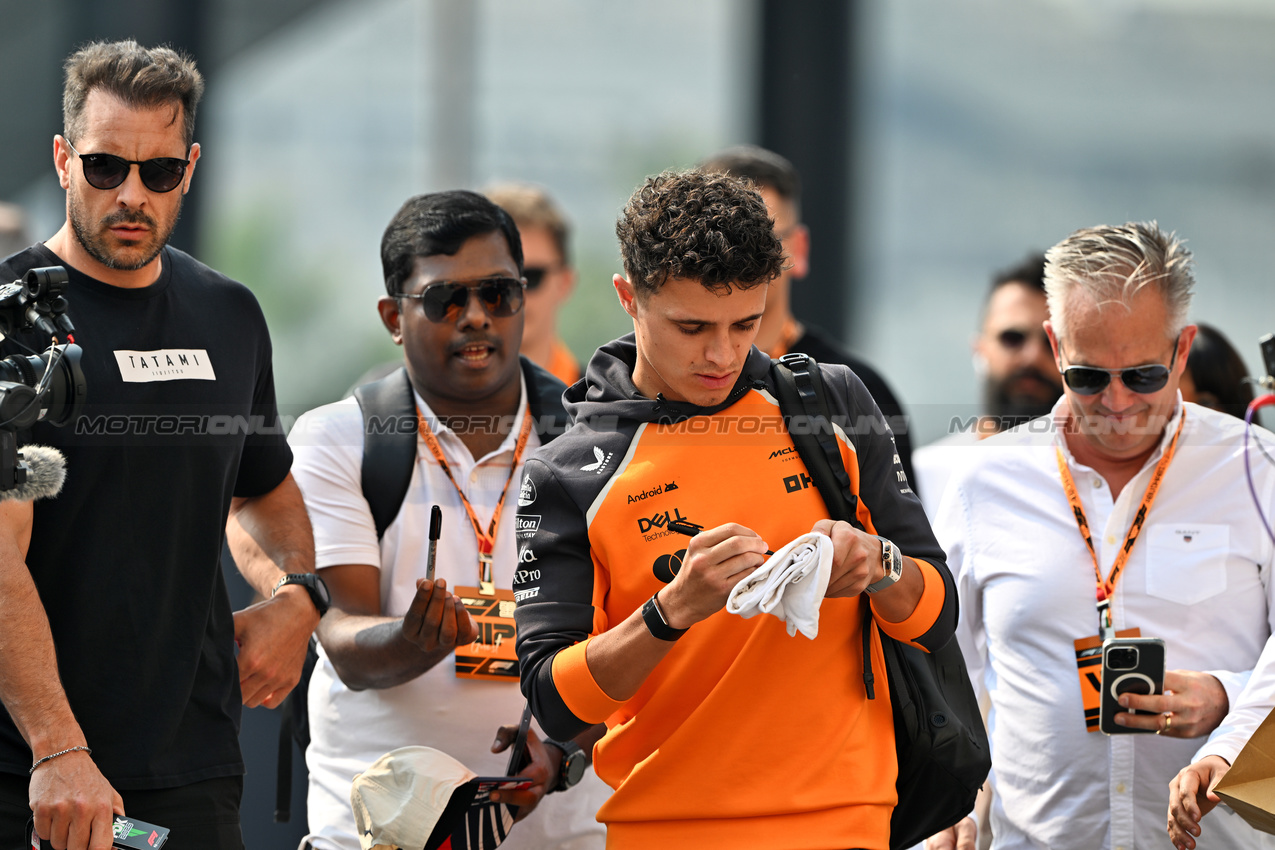 GP ABU DHABI, Lando Norris (GBR) McLaren.
06.12.2025. Formula 1 World Championship, Rd 24, Abu Dhabi Grand Prix, Yas Marina Circuit, Abu Dhabi, Qualifiche Day.
- www.xpbimages.com, EMail: requests@xpbimages.com © Copyright: Price / XPB Images