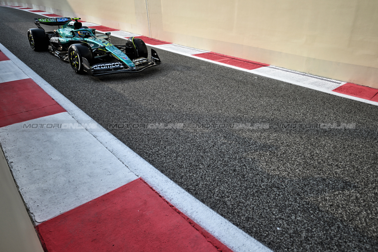GP ABU DHABI, Fernando Alonso (ESP) Aston Martin F1 Team AMR25.
06.12.2025. Formula 1 World Championship, Rd 24, Abu Dhabi Grand Prix, Yas Marina Circuit, Abu Dhabi, Qualifiche Day.
- www.xpbimages.com, EMail: requests@xpbimages.com © Copyright: Price / XPB Images