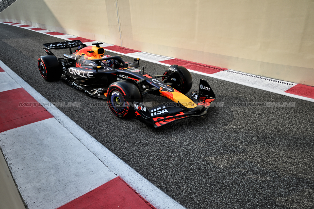GP ABU DHABI, Max Verstappen (NLD) Red Bull Racing RB21.
06.12.2025. Formula 1 World Championship, Rd 24, Abu Dhabi Grand Prix, Yas Marina Circuit, Abu Dhabi, Qualifiche Day.
- www.xpbimages.com, EMail: requests@xpbimages.com © Copyright: Price / XPB Images