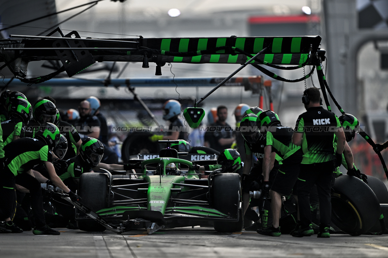 GP ABU DHABI, Nico Hulkenberg (GER) Sauber C45.

06.12.2025. Formula 1 World Championship, Rd 24, Abu Dhabi Grand Prix, Yas Marina Circuit, Abu Dhabi, Qualifiche Day.

- www.xpbimages.com, EMail: requests@xpbimages.com © Copyright: Price	/ XPB Images