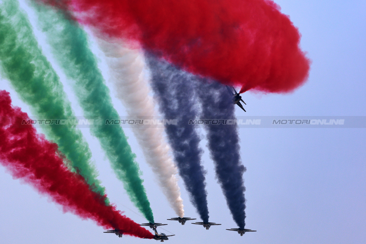 GP ABU DHABI, Circuit Atmosfera - air force display.
06.12.2025. Formula 1 World Championship, Rd 24, Abu Dhabi Grand Prix, Yas Marina Circuit, Abu Dhabi, Qualifiche Day.
- www.xpbimages.com, EMail: requests@xpbimages.com © Copyright: Batchelor / XPB Images