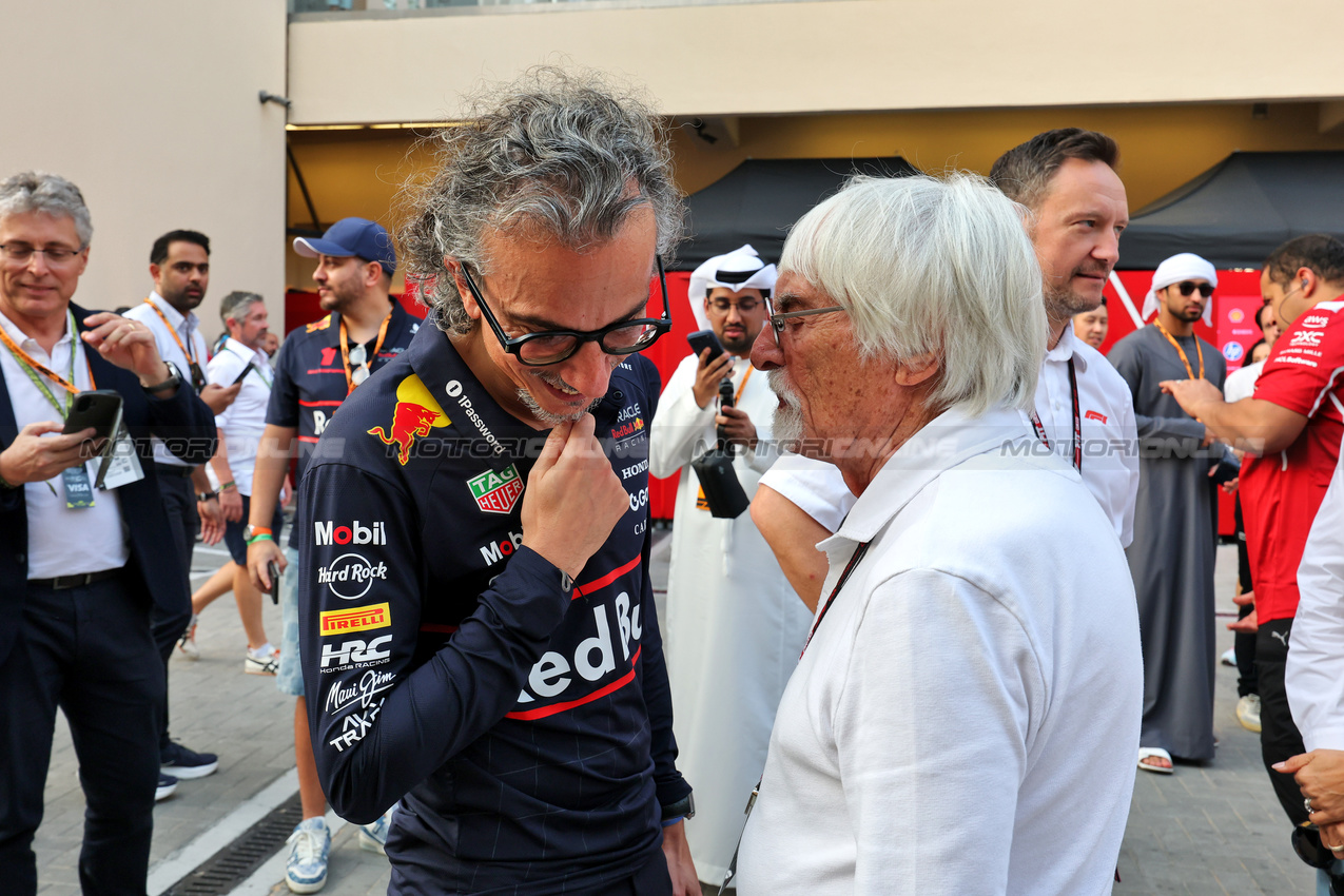 GP ABU DHABI, (L to R): Laurent Mekies (FRA) Red Bull Racing Team Principal e CEO with Bernie Ecclestone (GBR).
06.12.2025. Formula 1 World Championship, Rd 24, Abu Dhabi Grand Prix, Yas Marina Circuit, Abu Dhabi, Qualifiche Day.
- www.xpbimages.com, EMail: requests@xpbimages.com © Copyright: Moy / XPB Images